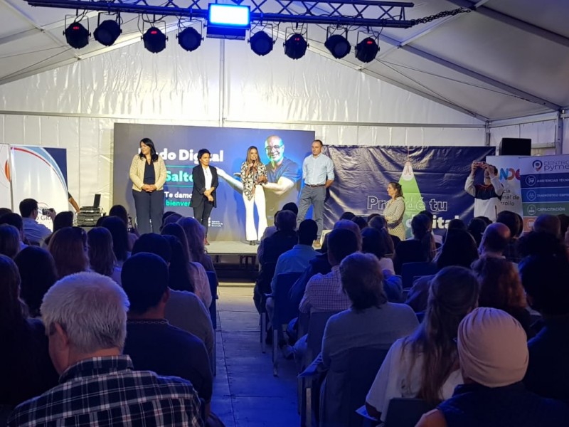 1_autoridades_escenario_2