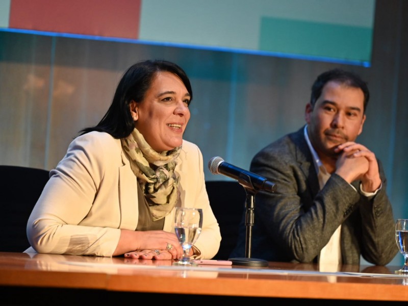 2_Carmen_y_Gaston_en_apertura_seminario