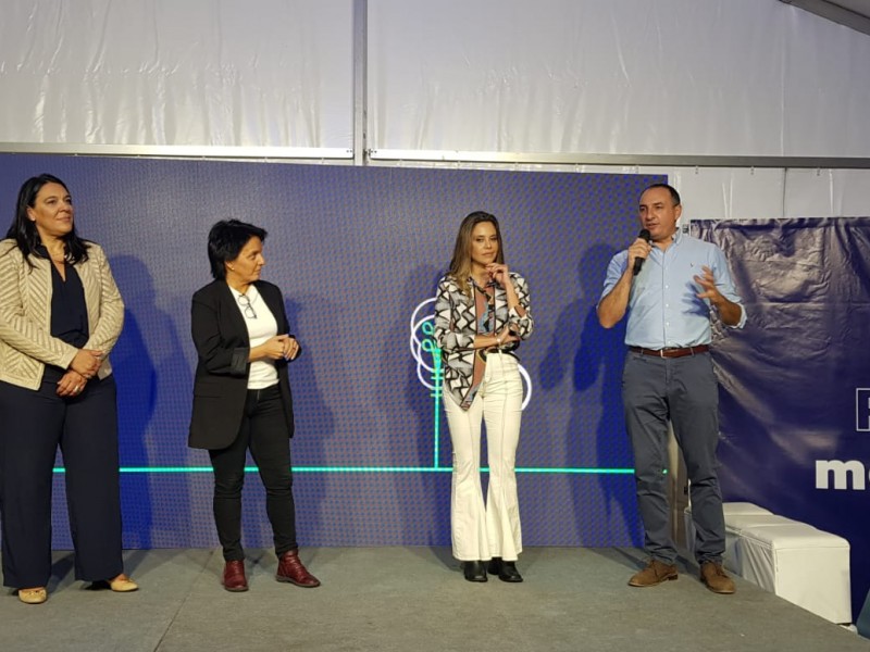 2_autoridades_escenario