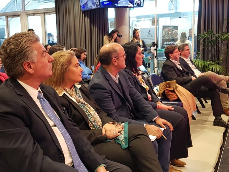 3_autoridades_en_el_publico_1