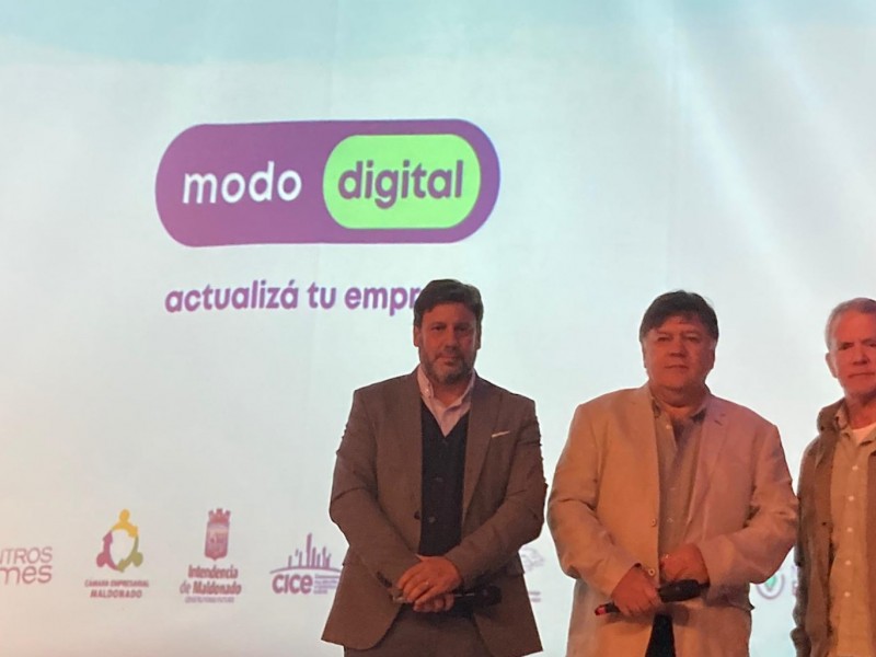 3_autoridades_escenario