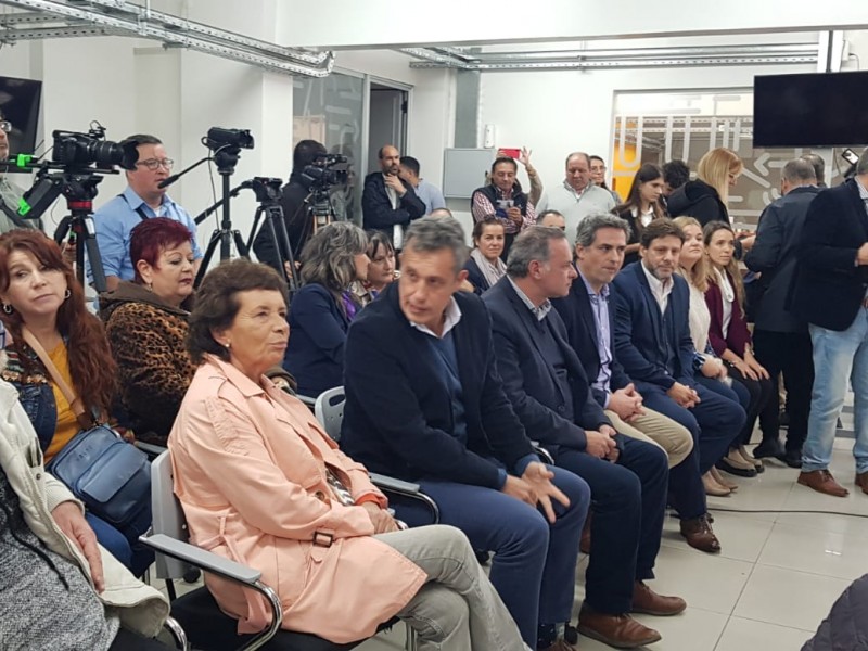 3_autoridades_primera_fila