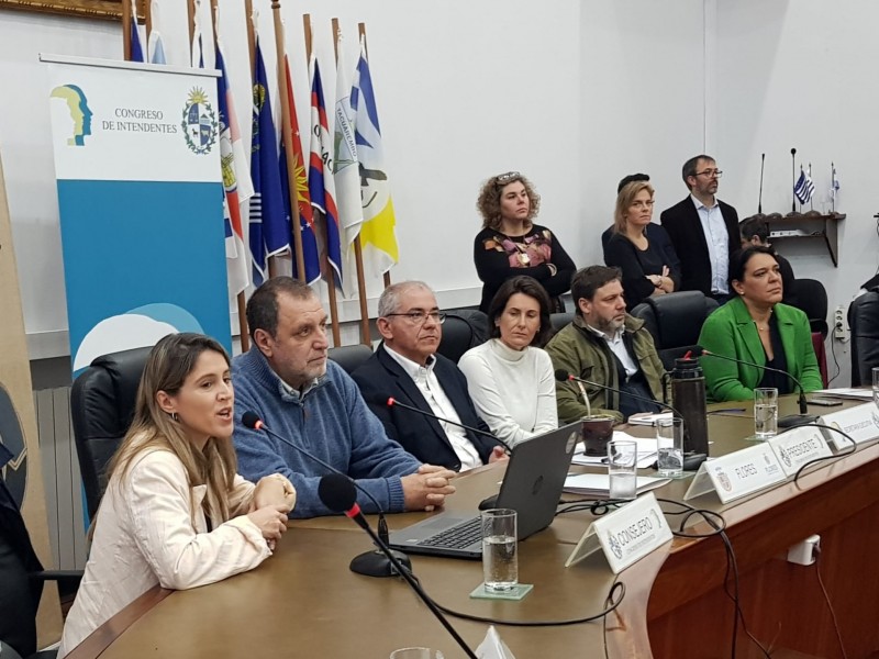 8_lucia_y_galichio_presentando_en_FDT_2