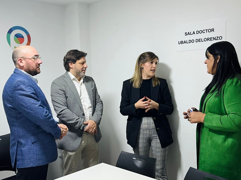 9_tecnicos_y_autoridades_en_recorrida