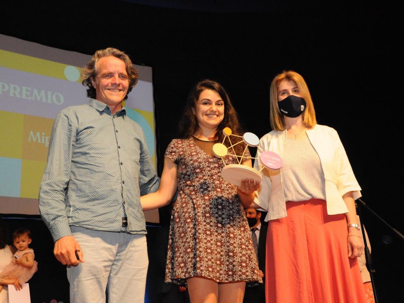 Vitanna_recibiendo_premio_1