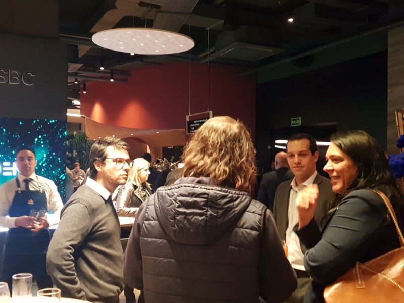 carmen_conversando_en_presentacion_crowder_II